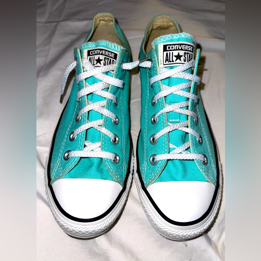 Converse low top chucks sz 6 men 8wm